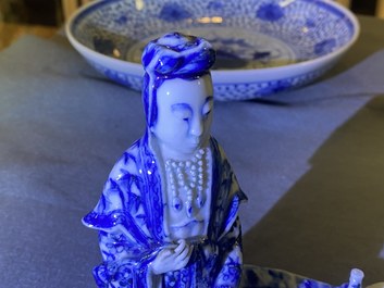 A Chinese blue and white figure of a seated Guanyin, 19th C.